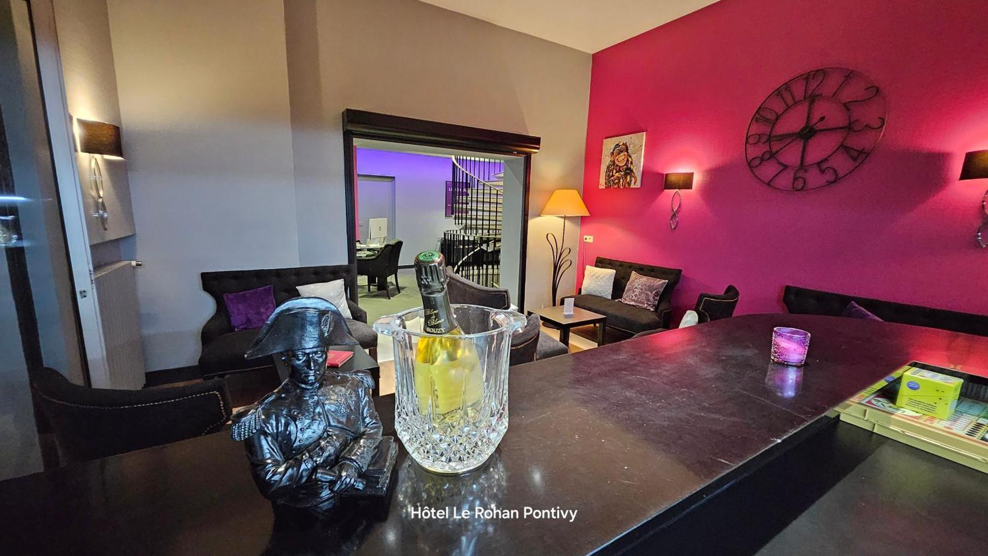 Hotel Le Rohan Charme Et Caractere 蓬蒂维 外观 照片