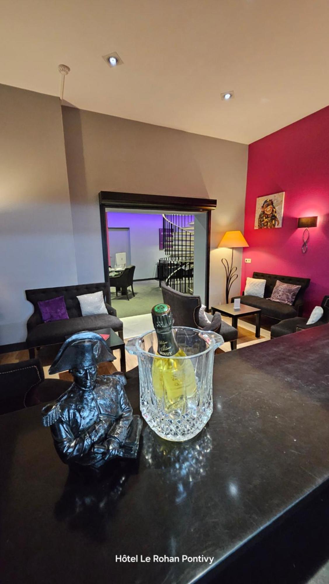 Hotel Le Rohan Charme Et Caractere 蓬蒂维 外观 照片