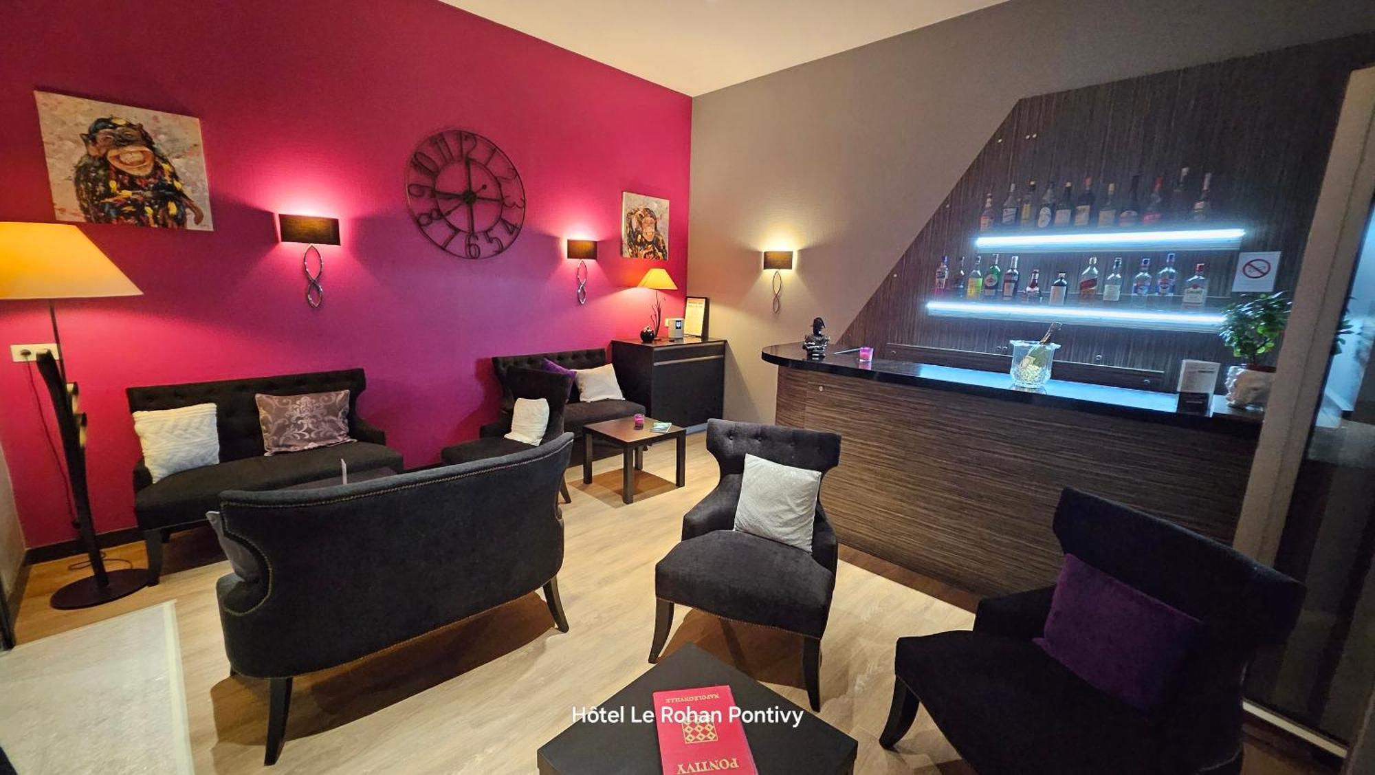 Hotel Le Rohan Charme Et Caractere 蓬蒂维 外观 照片
