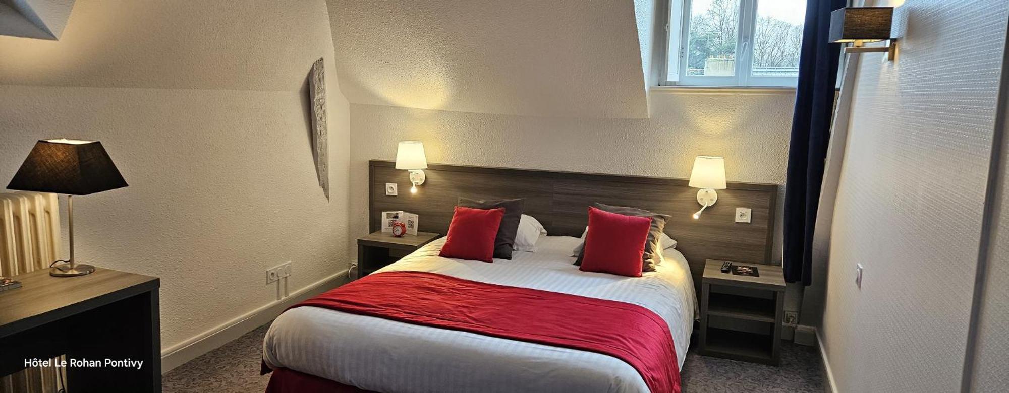 Hotel Le Rohan Charme Et Caractere 蓬蒂维 外观 照片