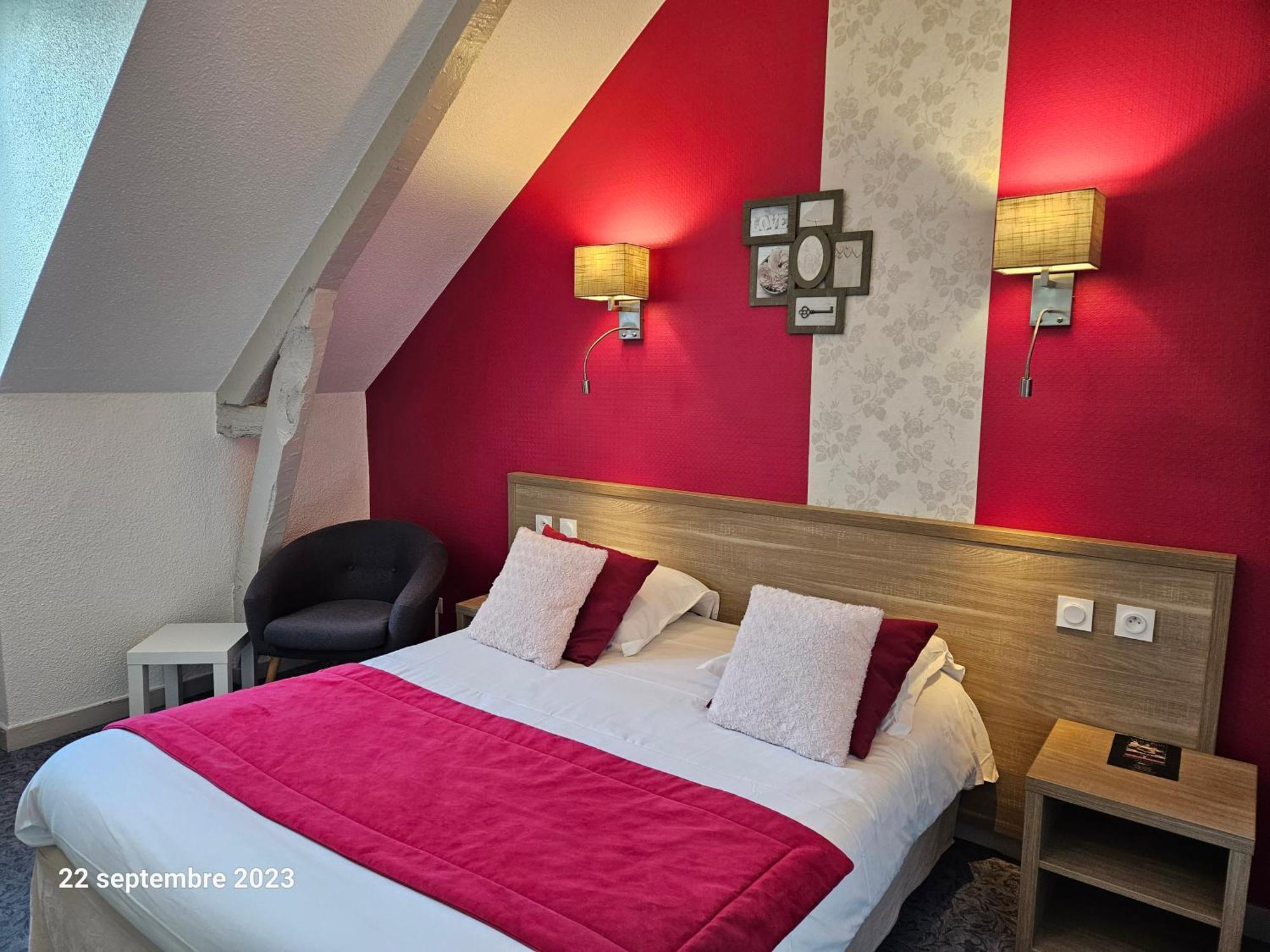 Hotel Le Rohan Charme Et Caractere 蓬蒂维 外观 照片